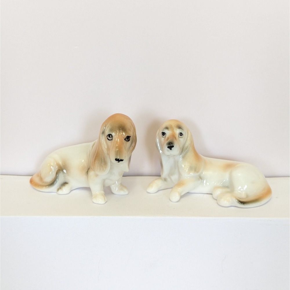 Vintage Pair of Basset Hound Dog Porcelain Figurines Marked w/Japan Sticker